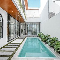 Charming new 3-bedroom freehold villa in Cepaka. Villas in Bali for Sale: Vila di dalam Tanah Lot (Tabanan), Bali untuk 4,9 Miliar IDR. Freehold. Pratinjau foto #1