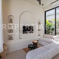Amazing Tropical Inspired Villa In The Heart Of Bumbak. Villas in Bali for Sale: Вилла в Умалас, Балиан за 234 тыс. USD. Leasehold. Предварительный просмотр фото #6