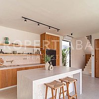 Amazing Tropical Inspired Villa In The Heart Of Bumbak. Villas in Bali for Sale: Вилла в Умалас, Балиан за 234 тыс. USD. Leasehold. Предварительный просмотр фото #1