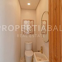 Amazing Tropical Inspired Villa In The Heart Of Bumbak. Villas in Bali for Sale: Вилла в Умалас, Балиан за 234 тыс. USD. Leasehold. Предварительный просмотр фото #7