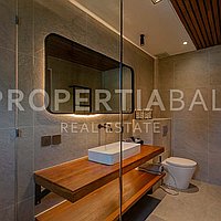 Outstanding Industrial Style Family Villa In Berawa. Villas in Bali for Sale: Вилла в Берава (Чангу), Балиан за 801 тыс. USD. Leasehold. Предварительный просмотр фото #8