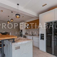 Outstanding Industrial Style Family Villa In Berawa. Villas in Bali for Sale: Вилла в Берава (Чангу), Балиан за 801 тыс. USD. Leasehold. Предварительный просмотр фото #3