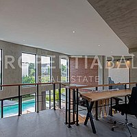Outstanding Industrial Style Family Villa In Berawa. Villas in Bali for Sale: Вилла в Берава (Чангу), Балиан за 801 тыс. USD. Leasehold. Предварительный просмотр фото #18