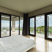 Ultra-chic modern villa with panoramic views of Jimbaran Bay and Benoa. Villas in Bali for Sale: Вилла в Bukit South, Балиан за 1509 тыс. USD. Freehold. Предварительный просмотр фото #10