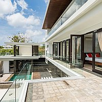 Ultra-chic modern villa with panoramic views of Jimbaran Bay and Benoa. Villas in Bali for Sale: Вилла в Bukit South, Балиан за 1509 тыс. USD. Freehold. Предварительный просмотр фото #13