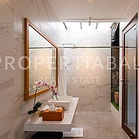 Balinese Contemporary Family Home In Berawa. Villas in Bali for Sale: Вилла в Берава (Чангу), Балиан за 28,4 млн. RUB. Leasehold. Предварительный просмотр фото #10