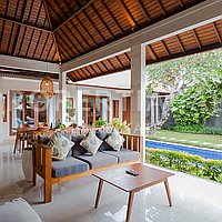 Balinese Contemporary Family Home In Berawa. Villas in Bali for Sale: Вилла в Берава (Чангу), Балиан за 28,4 млн. RUB. Leasehold. Предварительный просмотр фото #1