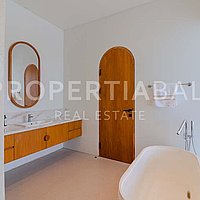 Timeless Luxury Family Villa In Berawa. Villas in Bali for Sale: Вилла в Берава (Чангу), Балиан за 1114 тыс. USD. Freehold. Предварительный просмотр фото #12