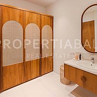 Timeless Luxury Family Villa In Berawa. Villas in Bali for Sale: Вилла в Берава (Чангу), Балиан за 1113 тыс. USD. Freehold. Предварительный просмотр фото #3