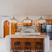 Timeless Luxury Family Villa In Berawa. Villas in Bali for Sale: Вилла в Берава (Чангу), Балиан за 1113 тыс. USD. Freehold. Предварительный просмотр фото #1