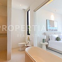 Timeless Luxury Family Villa In Berawa. Villas in Bali for Sale: Вилла в Берава (Чангу), Балиан за 1114 тыс. USD. Freehold. Предварительный просмотр фото #18