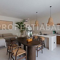 Tropical Inspired Villa In Tumbak Bayuh. Villas in Bali for Sale: Вилла в Tumbak Bayuh, Балиан за 136 тыс. USD. Leasehold. Предварительный просмотр фото #1