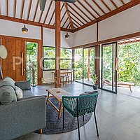 Tropical Retreat With Balinese Charm. Villas in Bali for Sale: Вилла в Балиан за 18,8 млн. RUB. Leasehold. Предварительный просмотр фото #1