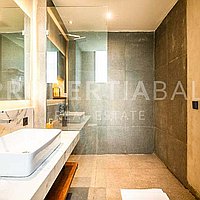 Industrial Contemporary Villa In Pererenan. Villas in Bali for Sale: Вилла в Переренан (Чангу), Балиан за 498 тыс. USD. Leasehold. Предварительный просмотр фото #2