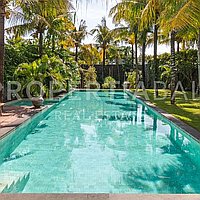 Elegant French-Designed Villa In Pererenan. Villas in Bali for Sale: Вилла в Переренан (Чангу), Балиан за 85,8 млн. RUB. Leasehold. Предварительный просмотр фото #23