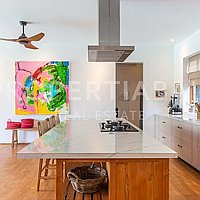 Elegant French-Designed Villa In Pererenan. Villas in Bali for Sale: Вилла в Переренан (Чангу), Балиан за 1092 тыс. USD. Leasehold. Предварительный просмотр фото #1