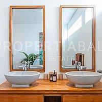 Elegant French-Designed Villa In Pererenan. Villas in Bali for Sale: Вилла в Переренан (Чангу), Балиан за 85,8 млн. RUB. Leasehold. Предварительный просмотр фото #18