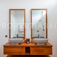 Elegant French-Designed Villa In Pererenan. Villas in Bali for Sale: Вилла в Переренан (Чангу), Балиан за 85,8 млн. RUB. Leasehold. Предварительный просмотр фото #12