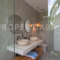 Beautiful Tropical Inspired Villa In Pererenan. Villas in Bali for Sale: Вилла в Переренан (Чангу), Балиан за 13,6 млн. RUB. Leasehold. Предварительный просмотр фото #8