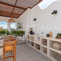 Beautiful Tropical Inspired Villa In Pererenan. Villas in Bali for Sale: Вилла в Переренан (Чангу), Балиан за 13,6 млн. RUB. Leasehold. Предварительный просмотр фото #12