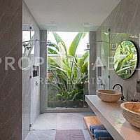 Beautiful Tropical Inspired Villa In Pererenan. Villas in Bali for Sale: Вилла в Переренан (Чангу), Балиан за 13,6 млн. RUB. Leasehold. Предварительный просмотр фото #7