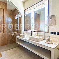 Stunning Mediterranean Finished Villa In The Heart Of Pererenan. Villas in Bali for Sale: Вилла в Переренан (Чангу), Балиан за 224 тыс. USD. Leasehold. Предварительный просмотр фото #6