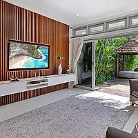 Newly Renovated Double Storey Two-Bedroom Hidden Gem in Central Seminyak – Rarely Offered and Ready Now. Villas in Bali for Sale: Вилла в Семиньяк, Балиан за 20,3 млн. RUB. Leasehold. Предварительный просмотр фото #5