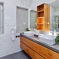 Newly Renovated Double Storey Two-Bedroom Hidden Gem in Central Seminyak – Rarely Offered and Ready Now. Villas in Bali for Sale: Вилла в Семиньяк, Балиан за 20,6 млн. RUB. Leasehold. Предварительный просмотр фото #16