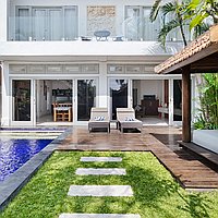 Newly Renovated Double Storey Two-Bedroom Hidden Gem in Central Seminyak – Rarely Offered and Ready Now. Villas in Bali for Sale: Вилла в Семиньяк, Балиан за 20,3 млн. RUB. Leasehold. Предварительный просмотр фото #2