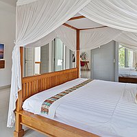 Newly Renovated Double Storey Two-Bedroom Hidden Gem in Central Seminyak – Rarely Offered and Ready Now. Villas in Bali for Sale: Вилла в Семиньяк, Балиан за 20,6 млн. RUB. Leasehold. Предварительный просмотр фото #8