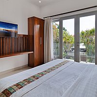 Newly Renovated Double Storey Two-Bedroom Hidden Gem in Central Seminyak – Rarely Offered and Ready Now. Villas in Bali for Sale: Вилла в Семиньяк, Балиан за 20,6 млн. RUB. Leasehold. Предварительный просмотр фото #10