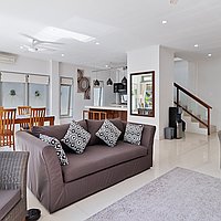 Newly Renovated Double Storey Two-Bedroom Hidden Gem in Central Seminyak – Rarely Offered and Ready Now. Villas in Bali for Sale: Вилла в Семиньяк, Балиан за 20,6 млн. RUB. Leasehold. Предварительный просмотр фото #6