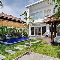Newly Renovated Double Storey Two-Bedroom Hidden Gem in Central Seminyak – Rarely Offered and Ready Now. Villas in Bali for Sale: Вилла в Семиньяк, Балиан за 20,6 млн. RUB. Leasehold. Предварительный просмотр фото #1