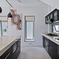 Newly Renovated Double Storey Two-Bedroom Hidden Gem in Central Seminyak – Rarely Offered and Ready Now. Villas in Bali for Sale: Вилла в Семиньяк, Балиан за 20,6 млн. RUB. Leasehold. Предварительный просмотр фото #11