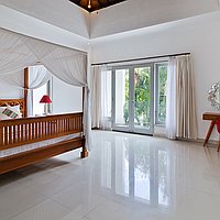 Newly Renovated Double Storey Two-Bedroom Hidden Gem in Central Seminyak – Rarely Offered and Ready Now. Villas in Bali for Sale: Вилла в Семиньяк, Балиан за 20,6 млн. RUB. Leasehold. Предварительный просмотр фото #13