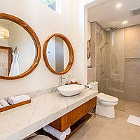 Versatile luxury 5-bedroom freehold villa in Seminyak. Villas in Bali for Sale: Вилла в Семиньяк, Балиан за 2603 тыс. USD. Freehold. Предварительный просмотр фото #4