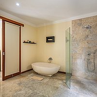 Sophisticated 4-bedroom Seminyak sanctuary for lease. Villas in Bali for Sale: Вилла в Семиньяк, Балиан за 415 тыс. USD. Leasehold. Предварительный просмотр фото #8