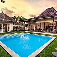 Charming traditional-modern villa steps from Petitenget Beach. Villas in Bali for Sale: Вилла в Семиньяк, Балиан за 474 тыс. USD. Leasehold. Предварительный просмотр фото #1