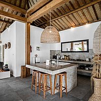 Charming traditional-modern villa steps from Petitenget Beach. Villas in Bali for Sale: Вилла в Семиньяк, Балиан за 474 тыс. USD. Leasehold. Предварительный просмотр фото #7