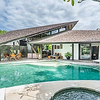 Stunning Designer Villa in Seminyak’s Exclusive Gated Estate. Villas in Bali for Sale: Vila di dalam Seminyak, Bali untuk 9,0 Miliar IDR. Leasehold. Pratinjau foto #10