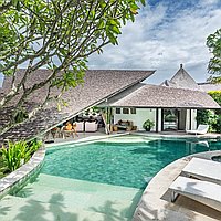 Stunning Designer Villa in Seminyak’s Exclusive Gated Estate. Villas in Bali for Sale: Vila di dalam Seminyak, Bali untuk 9,0 Miliar IDR. Leasehold. Pratinjau foto #1
