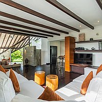 Stunning Designer Villa in Seminyak’s Exclusive Gated Estate. Villas in Bali for Sale: Vila di dalam Seminyak, Bali untuk 9,0 Miliar IDR. Leasehold. Pratinjau foto #6
