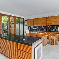 Traditional Three-Bedroom Freehold Villa on 750sqm Only Minutes Walk to the Beach. Villas in Bali for Sale: Вилла в Семиньяк, Балиан за 1310 тыс. USD. Freehold. Предварительный просмотр фото #11