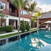 Stunning 12 Bed Villa Estate – Two Interconnected 6 Bedroom Villas in Gated Seminyak Community. Villas in Bali for Sale: Вилла в Семиньяк, Балиан за 1550 тыс. USD. Leasehold. Предварительный просмотр фото #1