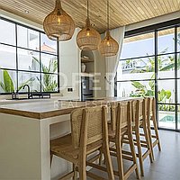 Stunning Coastal Villa In Seseh. Villas in Bali for Sale: Вилла в Сесех, Балиан за 280 тыс. USD. Leasehold. Предварительный просмотр фото #3