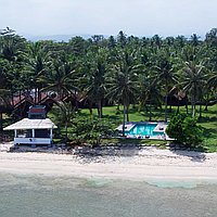 Turnkey Business & Property Investment – Fully Operational Surf Resort in Sumatra. Villas in Bali for Sale: Vila di dalam Sumatra, Bali untuk 10,2 Miliar IDR. Freehold. Pratinjau foto #1