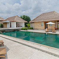 Spacious Four-Bedroom Beachfront Villa in Tabanan: Balinese-Meets-Modern Elegance with Promising ROI. Villas in Bali for Sale: Вилла в Табанан, Балиан за 1171 тыс. USD. Freehold. Предварительный просмотр фото #1