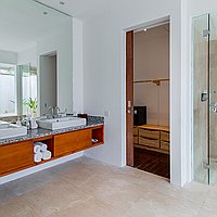 Spacious Four-Bedroom Beachfront Villa in Tabanan: Balinese-Meets-Modern Elegance with Promising ROI. Villas in Bali for Sale: Вилла в Табанан, Балиан за 1171 тыс. USD. Freehold. Предварительный просмотр фото #11