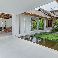 Spacious Four-Bedroom Beachfront Villa in Tabanan: Balinese-Meets-Modern Elegance with Promising ROI. Villas in Bali for Sale: Вилла в Табанан, Балиан за 1171 тыс. USD. Freehold. Предварительный просмотр фото #12