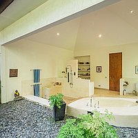 Secluded riverfront estate in Wanasara. Villas in Bali for Sale: Vila di dalam Tabanan, Bali untuk 25 Miliar IDR. Freehold. Pratinjau foto #17